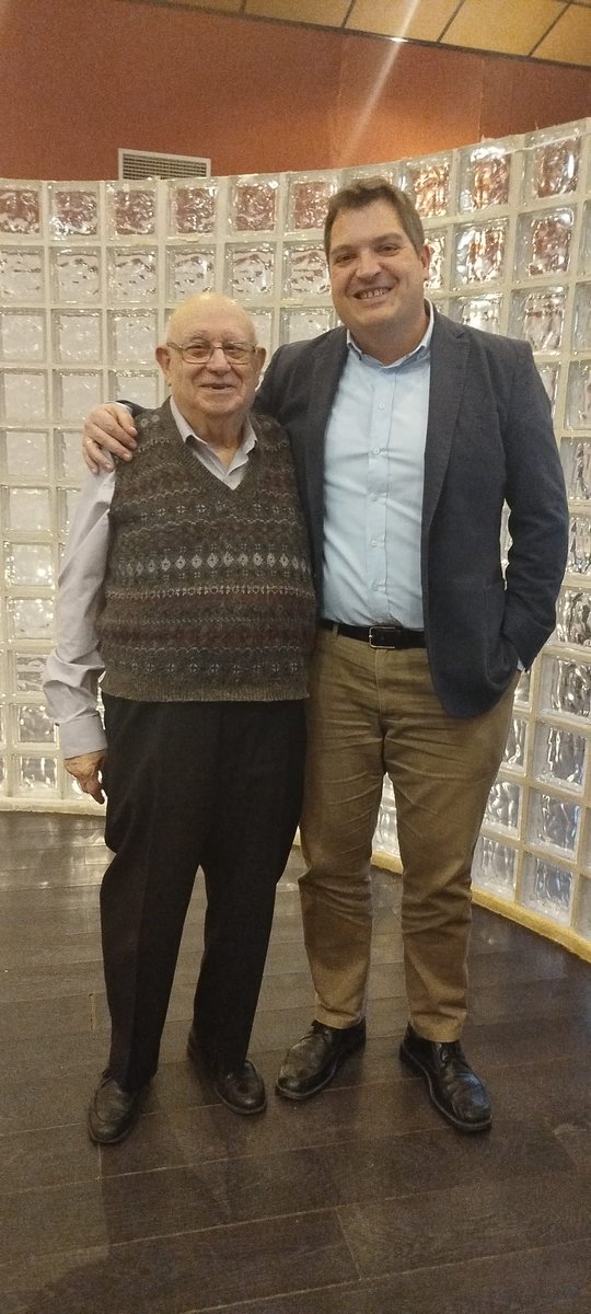 Nuestros hermanos Pandorgos Don Luis Martínez Solís (Pandorgo 1994) y Don Carlos Lillo Talavera (Pandorgo 2022).
Actualmente son los hermanos de mayor y menor edad, respectivamente, de nuestra Hermandad.

#Pandorgos
#Pandorga
#GuardianesdelaTradición
#CiudadReal
#MiPuebloCantará