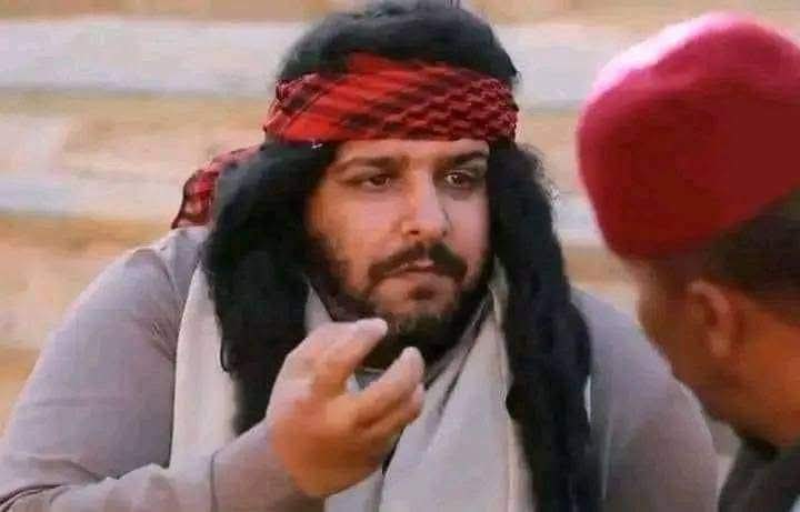 حتى ونا مليان علايل 
 نضحك ونجامل ونحايل .