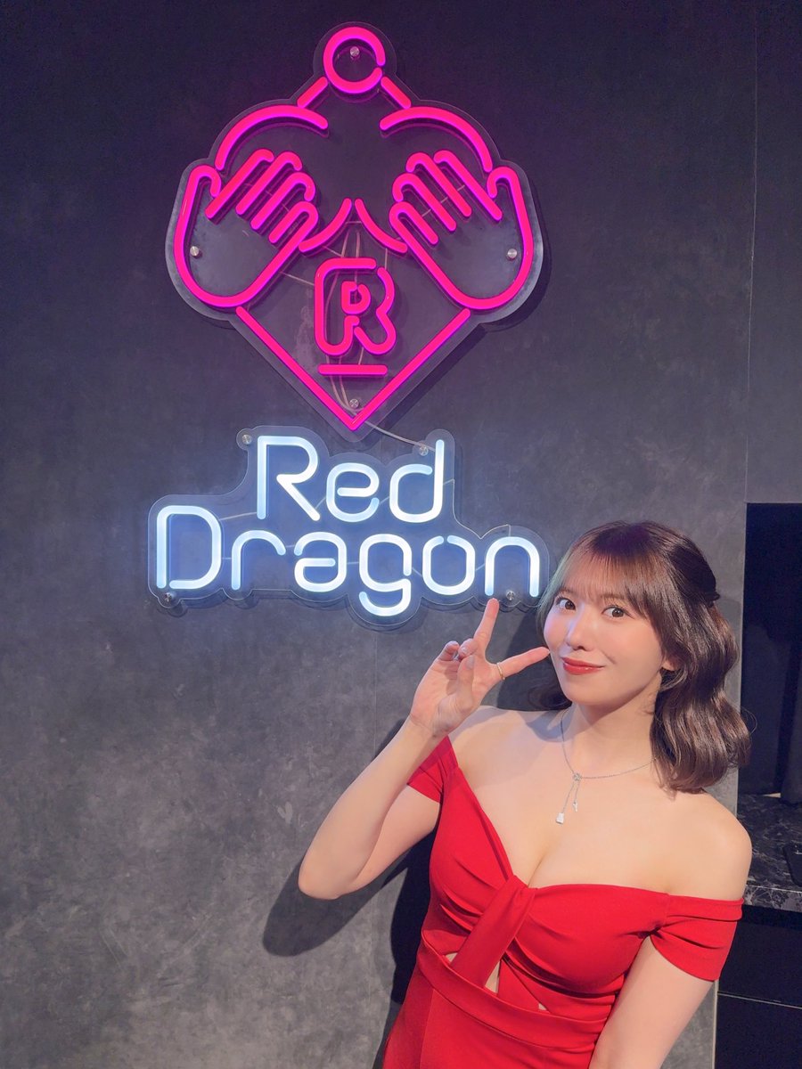 ayakayamagishi_'s tweet photo. Red dragon イベント始まります❤️

お近くで飲んでる方
ぜひ会いに来てください〜〜🥂 https://t.co/X9zxWZeqPS