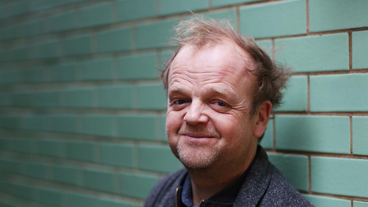hey guys look at this nice photo i found of british character actor toby jones