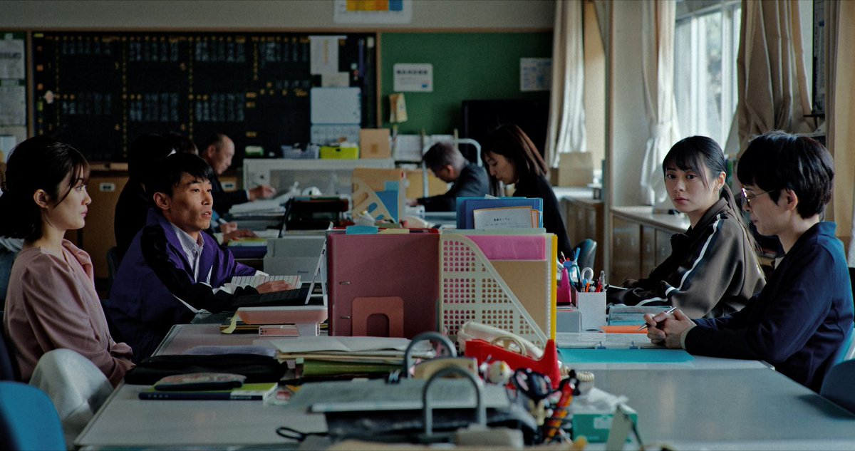 🆕今週末上映開始🆕
『雪子 a.k.a.』
29歳の小学校教師・雪子は過ぎていくだけの日常に漠然と不安を抱いている🏫不登校の生徒にも、恋人のプロポーズにも本音を言えない彼女は、ラップをしている時だけは本音を言えていると思っていた🎤しかし、偶然参加したラップバトルで否定されてしまい……