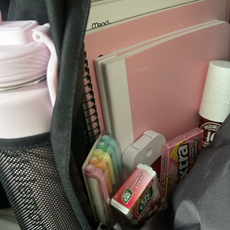 interactive thread because i LOVE them
🎒 | build your backpack