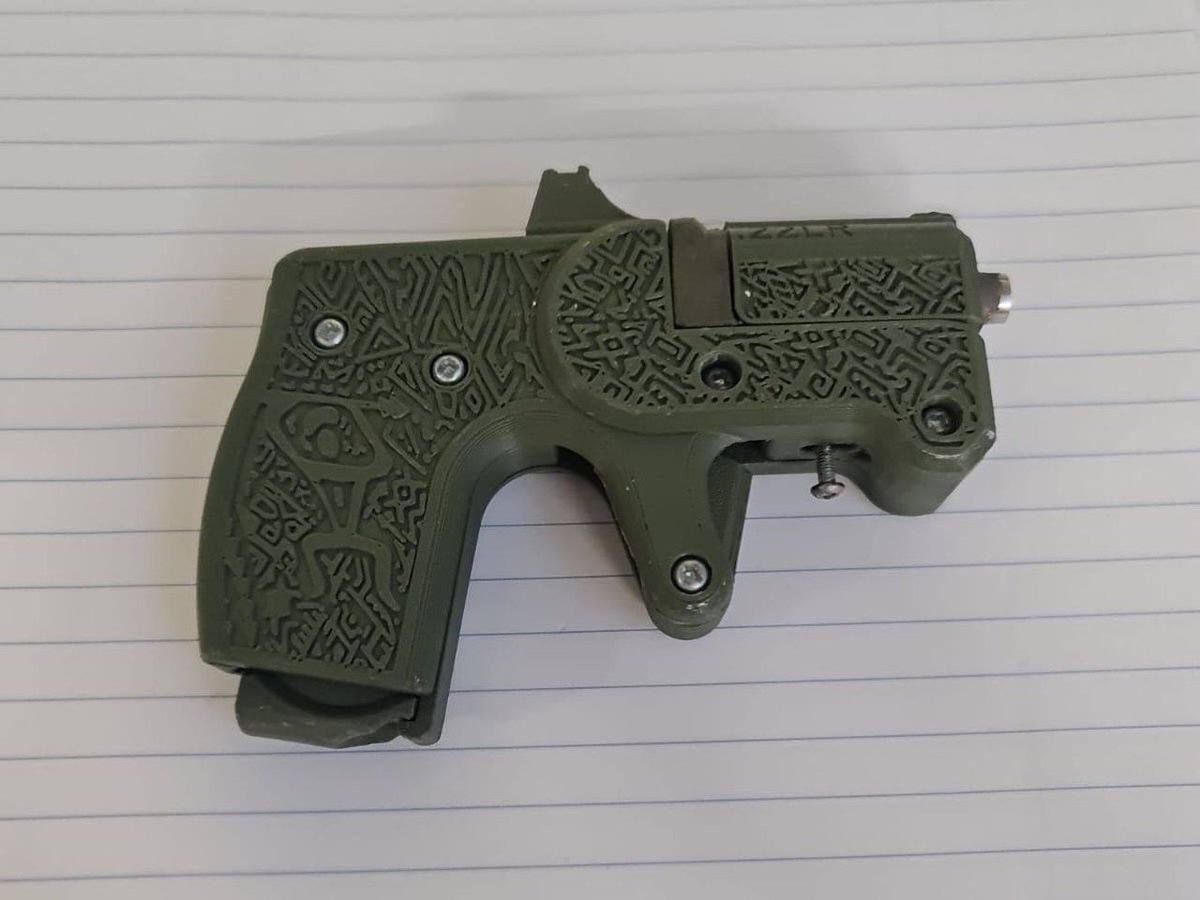 TracTerrorism's tweet photo. Irish Police Arrest a Suspected Gang Member Wearing a Ballistic Vest and Carrying a #3D-Printed Pistol (#GhostGun), #Dublin 8, #Ireland
Read more: https://t.co/JRBQbDR9kO https://t.co/m9Wah0O52l