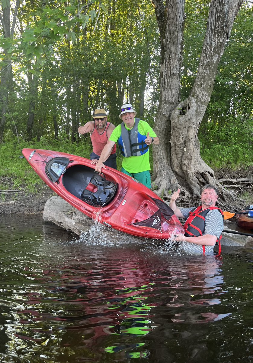 keithykeith's tweet image. Great fun yesterday. It wasn’t Hartland, but I was with some of my closest buds on the planet doing all the things. I checked out from reality for over eight hours, twice as long as I thought I would be. Joe even sunk his kayak, but we like him so we saved him
:)
