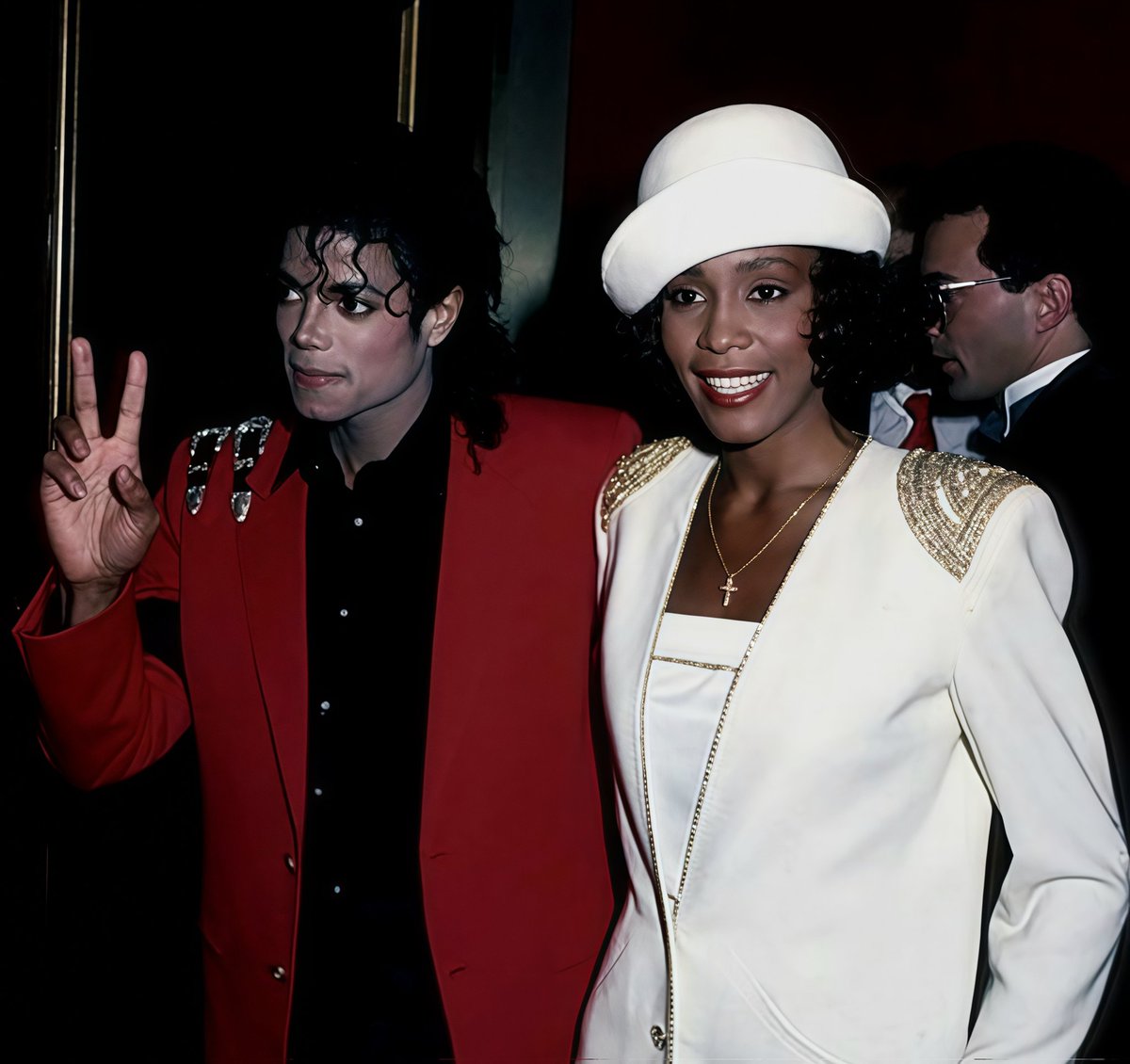 WHITNEYBRA1963's tweet image. No dia 25 de junho de 2009, o mundo perdeu Michael Jackson. O Rei do Pop, que encantou gerações com sua música e seus passos únicos, nos deixou de forma inesperada. Foi um dia de tristeza profunda para milhões de fãs.
#whitneyhouston #whitney #music #thevoice #michaeljackson