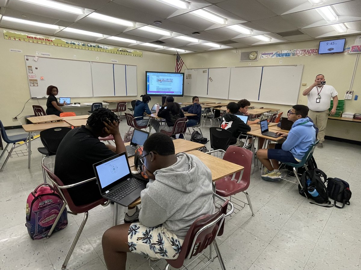 We stopped by Seminole Middle School to check out Summer School. The students were engaged and focused on learning 😊.