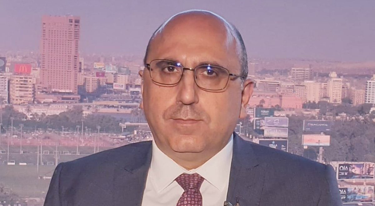 رامي عبدالرحمن صاحب المرصد السوري من المستحيل ان تأخذ منه كلمة صدق

حتى اسمه يكذب فيه