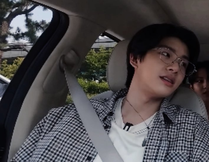 so handsomely attractive #JAKE #제이크