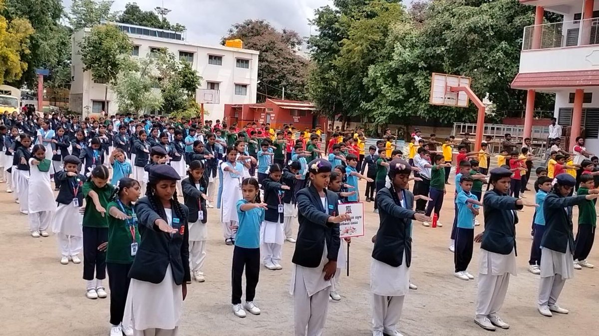 ವಿಶ್ವ ಮಾದಕ ದ್ರವ್ಯ ವಿರೋಧಿ ದಿನದ ಅಂಗವಾಗಿ   ಪೊಲೀಸ್  ಠಾಣಾ ಅಧಿಕಾರಿ &amp; ಸಿಬ್ಬಂದಿಗಳು ಠಾಣಾ ಸರಹದ್ದಿನಲ್ಲಿರುವ ಶಾಲಾ-ಕಾಲೇಜುಗಳಿಗೆ  ಭೇಟಿ ನೀಡಿ ವಿದ್ಯಾರ್ಥಿಗಳಿಗೆ ಮಾದಕ ದ್ರವ್ಯದ ದುಷ್ಪರಿಣಾಮ  ಮತ್ತು ಅಕ್ರಮ ಮಾದಕ ವಸ್ತುಗಳ ಸಾಗಾಟ &amp; ಮಾರಾಟಕ್ಕೆ ಇರುವ ಕಾನೂನು ಕ್ರಮದ ಬಗ್ಗೆ ಜಾಗೃತಿ ಮೂಡಿಸಲಾಯಿತು