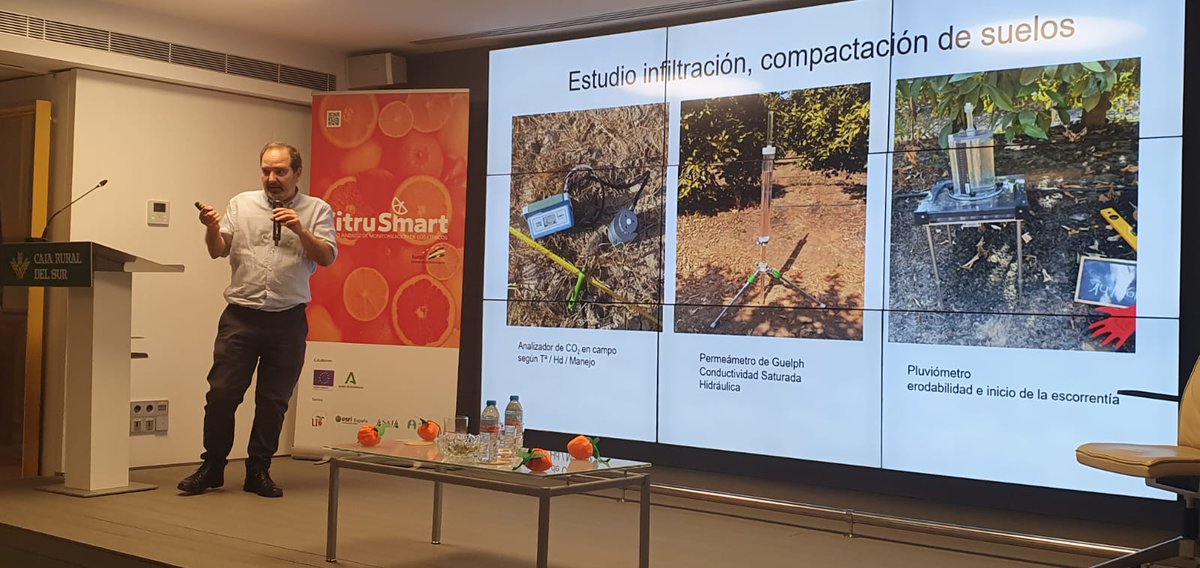 CitruSmartioteu's tweet photo. 🗣️ Manuel Lobeto Martín nos describe el trabajo tanto en el laboratorio, en el campo (drones) como con el #geovisor de @Esri_Spain 🛰️🗺️💻

🍊🍋 #citrusmart #citricos #citricultores 

👉🏻 @unisevilla @ASAJASEVILLA @Anda_Multimedia @ROBLESDELSALTOJ https://t.co/cr8NwsQGiR