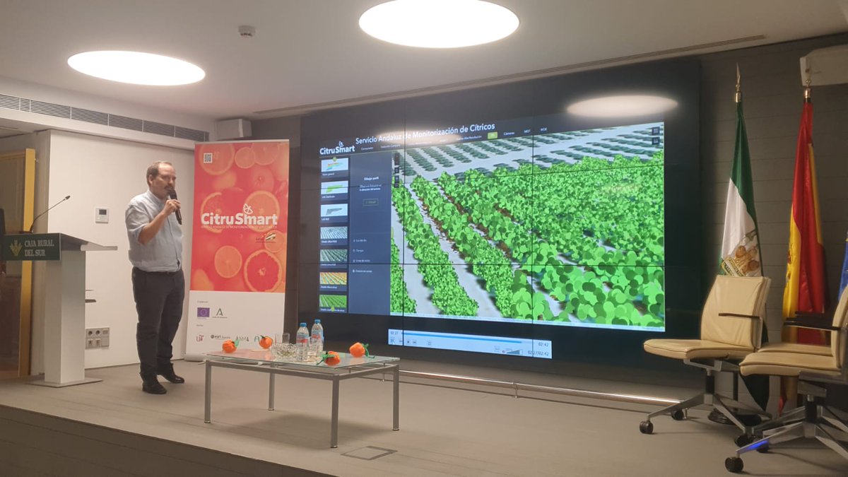 CitruSmart (@citrusmartioteu) on Twitter photo 🗣️ Manuel Lobeto Martín nos describe el trabajo tanto en el laboratorio, en el campo (drones) como con el #geovisor de <a href="/Esri_Spain/">Esri España</a> 🛰️🗺️💻
🍊🍋 #citrusmart #citricos #citricultores
👉🏻 <a href="/unisevilla/">Universidad de Sevilla</a> <a href="/ASAJASEVILLA/">ASAJA-SEVILLA</a> <a href="/Anda_Multimedia/">Andalucia_Multimedia</a> <a href="/ROBLESDELSALTOJ/">José Fernando ROBLES</a> 🗣️ Manuel Lobeto Martín nos describe el trabajo tanto en el laboratorio, en el campo (drones) como con el #geovisor de <a href="/Esri_Spain/">Esri España</a> 🛰️🗺️💻
🍊🍋 #citrusmart #citricos #citricultores
👉🏻 <a href="/unisevilla/">Universidad de Sevilla</a> <a href="/ASAJASEVILLA/">ASAJA-SEVILLA</a> <a href="/Anda_Multimedia/">Andalucia_Multimedia</a> <a href="/ROBLESDELSALTOJ/">José Fernando ROBLES</a>