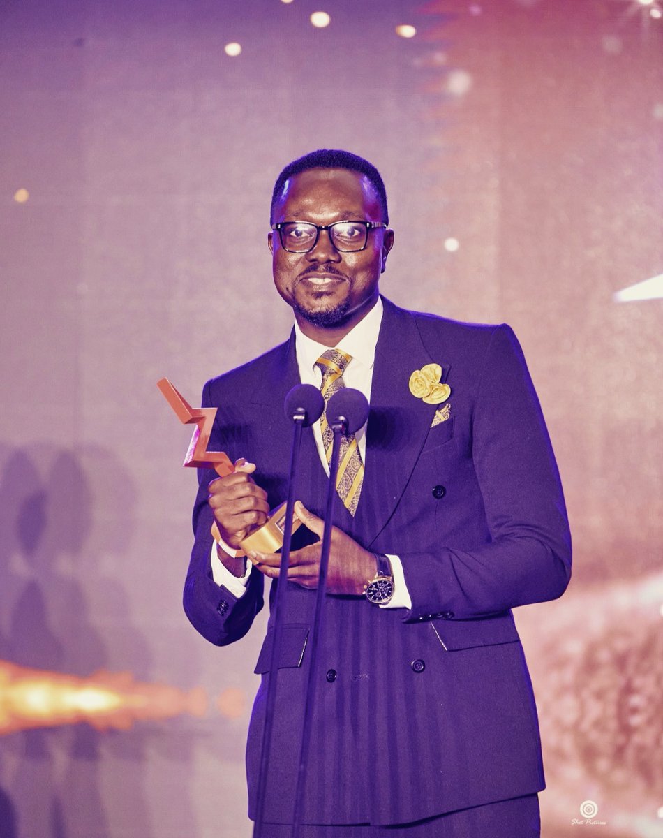 the_dataguy_gh's tweet image. Aging like fine wine 🍷… or at least like WiFi — strong in the right spots and unreliable when you need it most 😂
Happy birthday to this legend in progress 🥳🎂
Send cake, hugs, and mobile money @osakpa1 😎