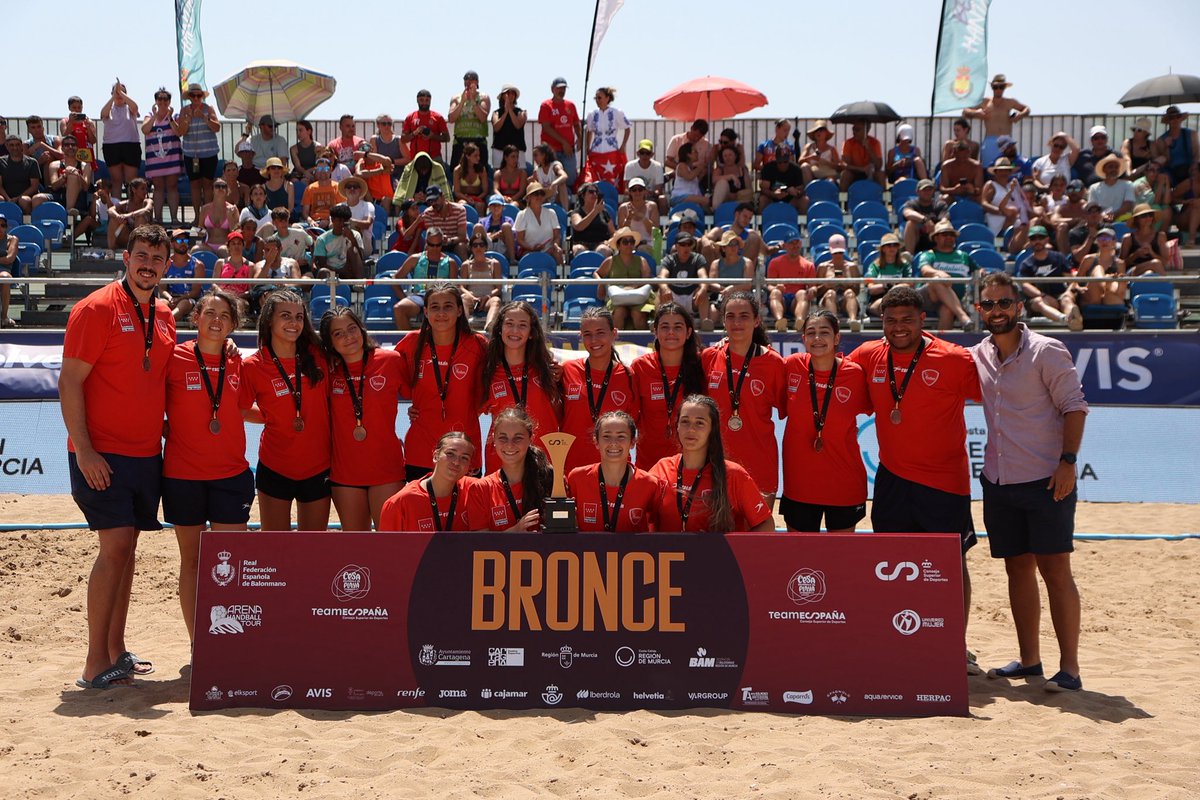 CESA BM PLAYA LA MANGA 2025 (@cesabmplaya25) on Twitter photo 🏆 CADETE FEMENINO 🏆
🥇 <a href="/fbmclm/">Fed. Balonmano de Castilla-La Mancha</a>
🥈 <a href="/FedCatHandbol/">Federació Catalana d’Handbol</a>
🥉 <a href="/fedmadridbm/">Fed. Madrileña BM.</a>
📸 Fotos Lola Jiménez
¡Enhorabuena a todas! 🏆 CADETE FEMENINO 🏆
🥇 <a href="/fbmclm/">Fed. Balonmano de Castilla-La Mancha</a>
🥈 <a href="/FedCatHandbol/">Federació Catalana d’Handbol</a>
🥉 <a href="/fedmadridbm/">Fed. Madrileña BM.</a>
📸 Fotos Lola Jiménez
¡Enhorabuena a todas!