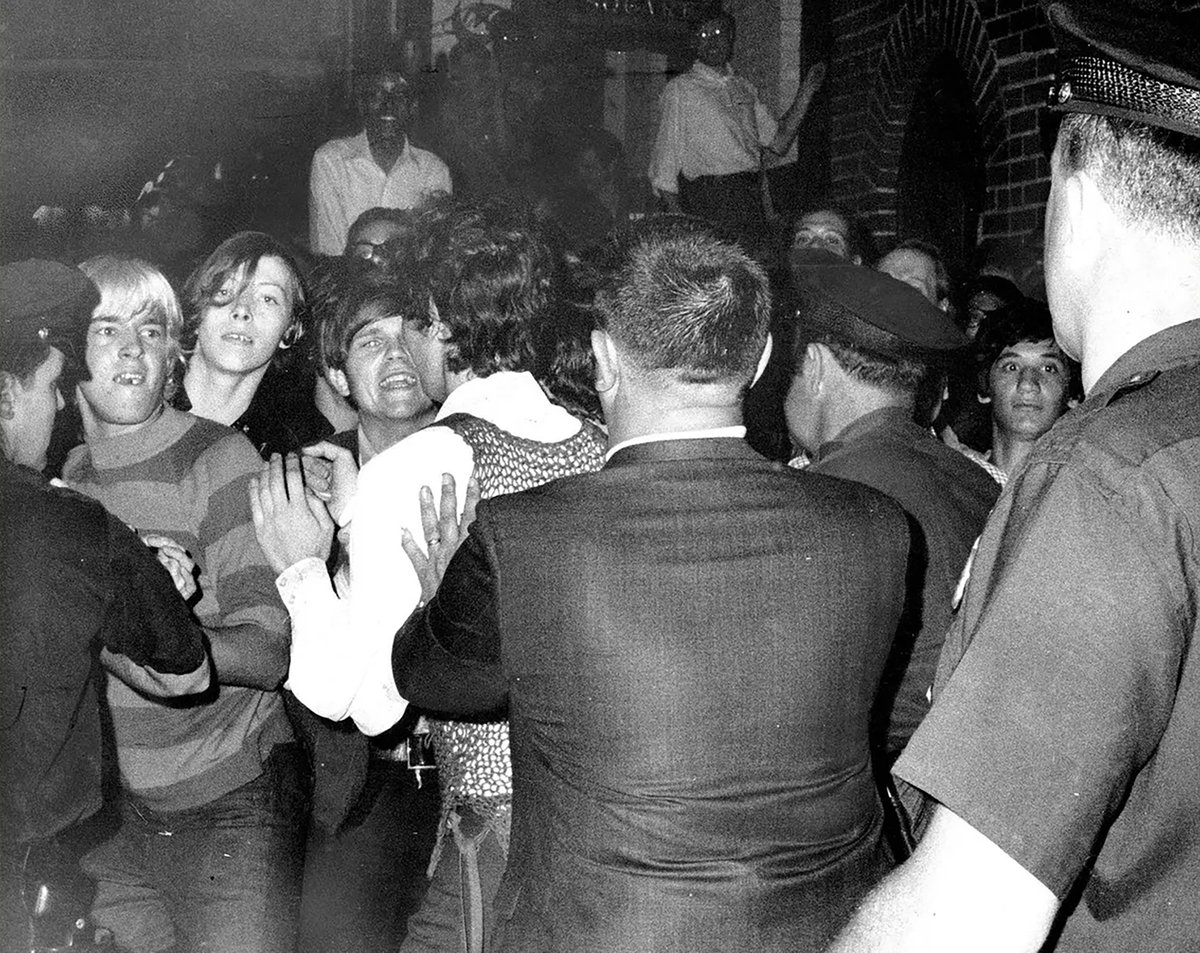 PrideBrighton's tweet image. 🌈 Today we remember the Stonewall Riots of June 1969 – a powerful stand against police brutality and discrimination that sparked the modern LGBTQ+ rights movement.
We honour the bravery of those who fought back and all who have carried the fight forward since.

We wouldn’t be…