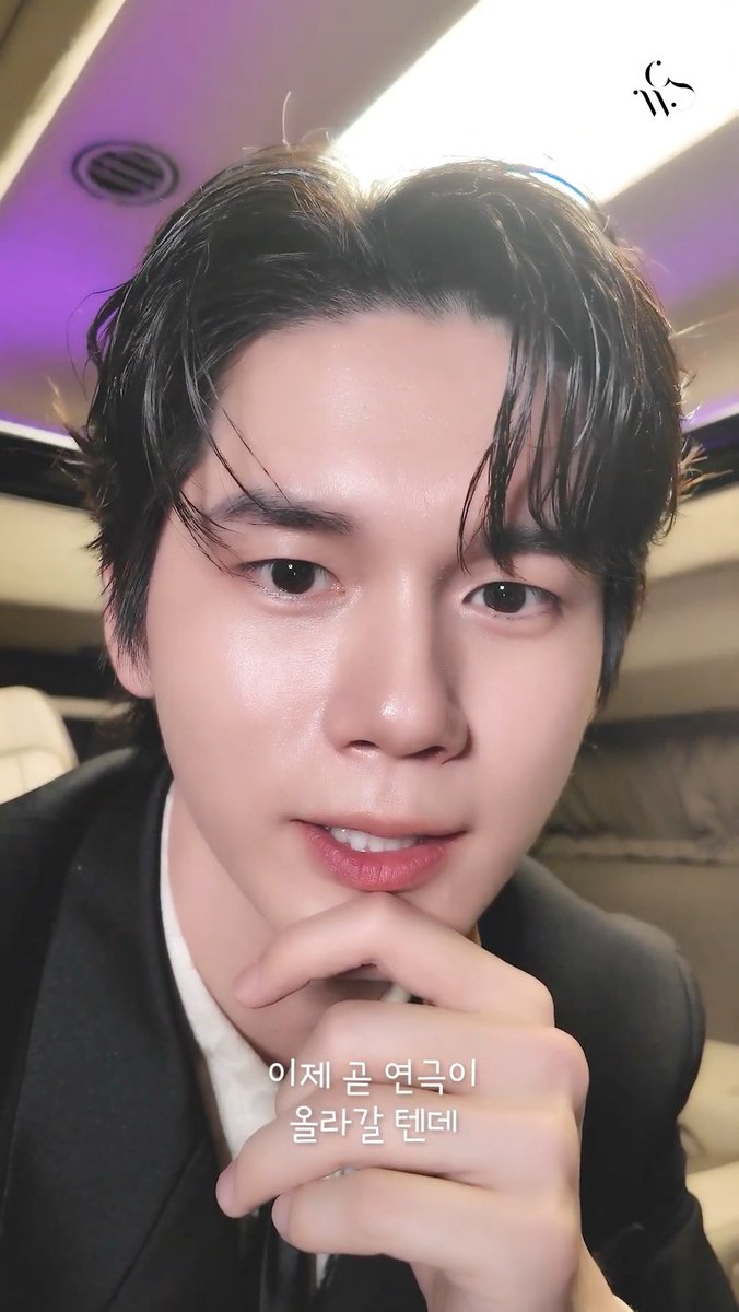 อะไรครับเนี่ย หล่อ