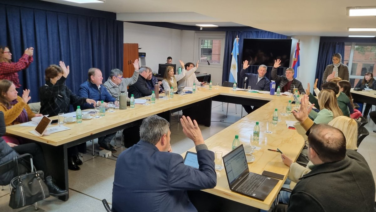 🌿 La Comisión de Recursos Naturales trató proyectos ambientales clave:
🔇 Contaminación acústica
🌱 Protección de pastizales
♻️ Ecocanjes y días sin bolsas
📸 Ruta de las Aves y Expo Bonsái
#LegislaturaMisiones #Comisiones2025 #AmbienteYBienestar