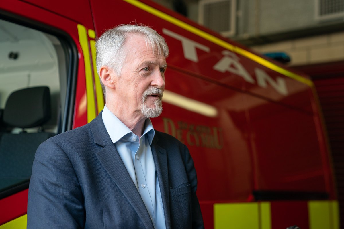 Welsh Government Climate Change (@wgclimatechange) on Twitter photo On a visit to Treorchy, @Huw4Ogmore has thanked firefighters across Wales for their efforts in tackling wildfires.
Thanks also to other responders for helping to protect people, property and the environment.
gov.wales/deputy-first-m…
<a href="/SWFireandRescue/">South Wales Fire and Rescue Service</a> <a href="/NatResWales/">Cyfoeth Naturiol Cymru | Natural Resources Wales</a> On a visit to Treorchy, @Huw4Ogmore has thanked firefighters across Wales for their efforts in tackling wildfires.
Thanks also to other responders for helping to protect people, property and the environment.
gov.wales/deputy-first-m…
<a href="/SWFireandRescue/">South Wales Fire and Rescue Service</a> <a href="/NatResWales/">Cyfoeth Naturiol Cymru | Natural Resources Wales</a>