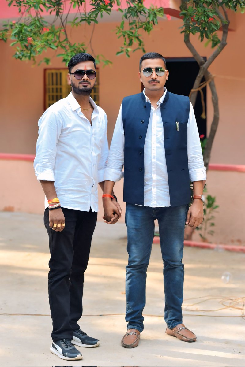 paramendr's tweet image. जिन्दगी हल्की ही होती है, बोझ तो ख्वाहिशों का होता है।