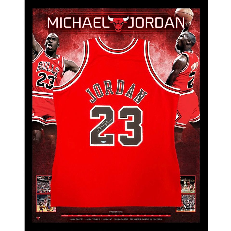 authentico_wsc's tweet photo. ＜オススメ商品＞
#マイケルジョーダン  【直筆サイン入り】 額入り Mitchell &amp; Ness ユニフォーム （アッパーデック）
https://t.co/r6NgsDOGOr

#AuthentiCo
#オーセンティコ
#スポーツメモラビリア
#ワールドスポーツコミュニティ
#直筆サイン https://t.co/l7miiNRxQA