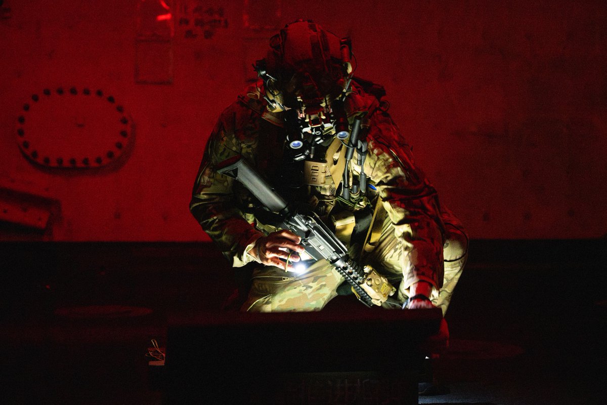 West Coast-based Naval Special Warfare (NSW) operators conduct visit, board, search and seizure training aboard USS Somerset (LPD 25) while underway in the Pacific Ocean.

#Warfighting #Lethality #Readiness #USNavy