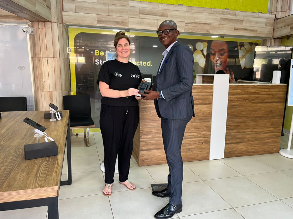One_Mobile_SL's tweet photo. A legendary journalist deserves legendary connectivity! One Mobile’s CEO Mrs. Sian Thomas presents Mr. Umaru Fofana, a 20-year veteran of the news industry, with an Alafia 5G device at our headquarters. Thank you for your dedication to telling Sierra Leone's story, Mr. Fofana. https://t.co/w7CcobVFKM