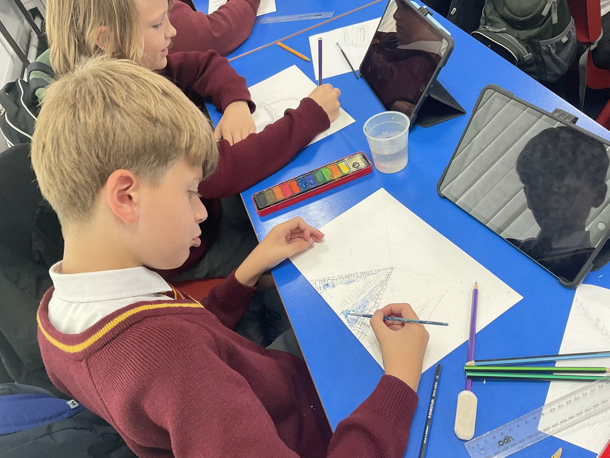 PDA_Y5's tweet image. We have been producing some lovely art work for the Parbold festival competition! Our drawings and watercolour paintings are of Parbold canal! 👏🏼🎨 #pdaart