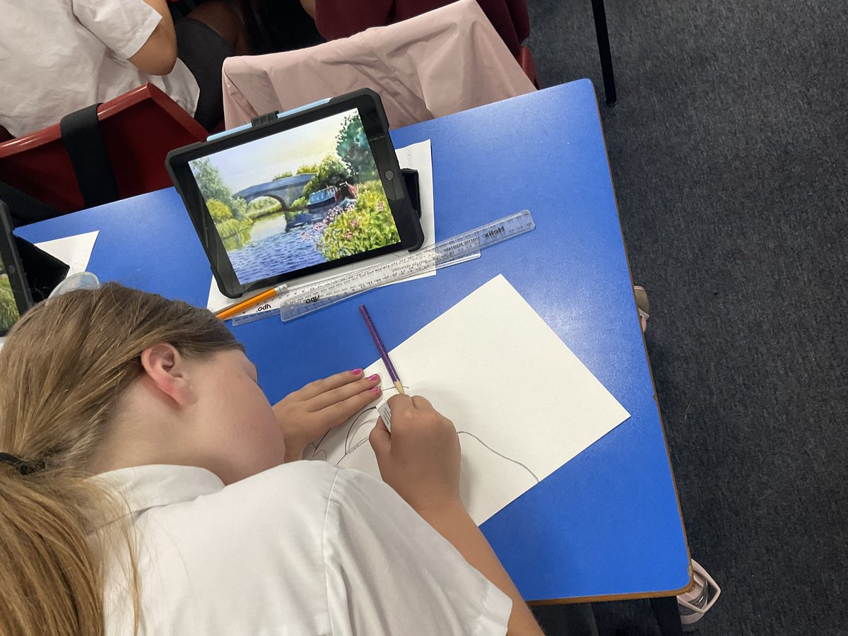 PDA_Y5's tweet image. We have been producing some lovely art work for the Parbold festival competition! Our drawings and watercolour paintings are of Parbold canal! 👏🏼🎨 #pdaart