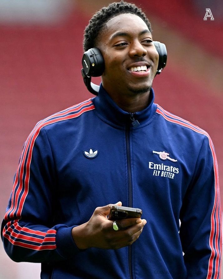 jon_snow_pt's tweet image. 🚨 MYLES LEWIS-SKELLY SIGNS NEW LONG-TERM DEAL WITH ARSENAL

The 18-year-old midfielder secured his future at the club with a contract negotiated by his mother, Marcia Lewis. 

A bright talent staying put in North London.

#Arsenal #LewisSkelly #ContractExtension #AFC