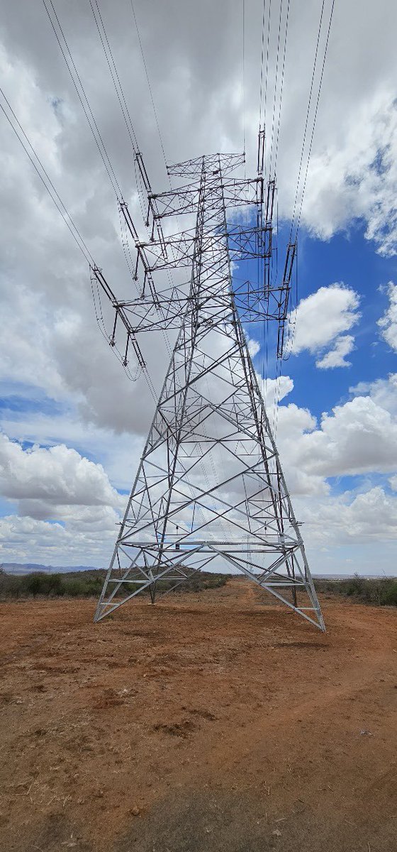 KETRACO1's tweet image. Update from National Control Centre.
Power flows from Ethiopia to Tanzania through Kenya.
Today trial run for wheeling 50MW to Tanzania from Ethiopia was successfully done.
KETRACO’s 400kV Suswa- Isinya
Transmission Line took a big chunk raising from 225MW to 262MW. Voltage…