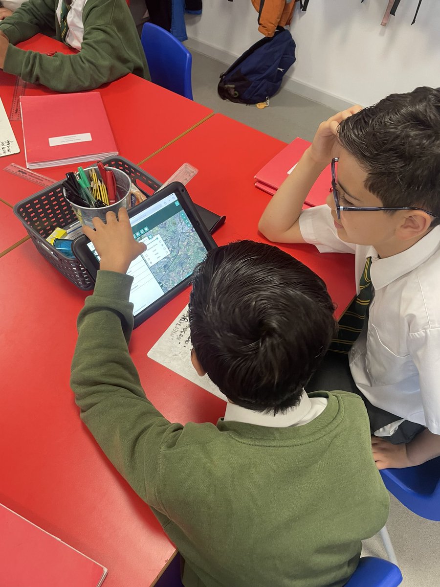 firsprimarysale's tweet image. #Y4Rowan have been comparing how their school and local area have changed over the past 25 years. 
They have been using digital maps and pictures from the past to help them!

#FirsGeography