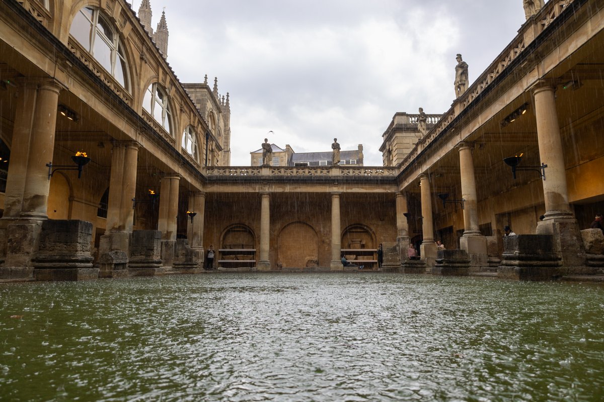 RomanBathsBath's tweet image. British weather got you guessing? ☀️🌧
Whether it’s blazing sunshine or a classic summer downpour, The Roman Baths is the perfect all-weather day out.
#RomanBaths #BritishSummer #RainOrShine #ThingsToDoInBath #AllWeatherAdventure