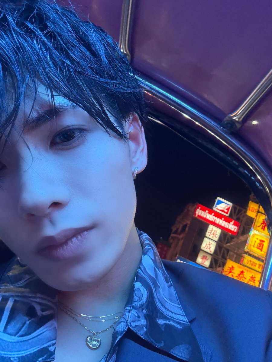 kokoro_vivimag's tweet photo. 担当編集のーと⑳

みなさん！発売記念イベント@東京
沢山のご応募ありがとうございました🙂‍↕️

本日、次回のカレンダー作成中
カメラロールを確認していたら
覚えのない写真を発見🫨

これは #やんちゃこころ の仕業…？

小波津さんに内緒で
アップしてみちゃおっと🤫

#こころのおと #小波津志 https://t.co/L5uJSqeRxR