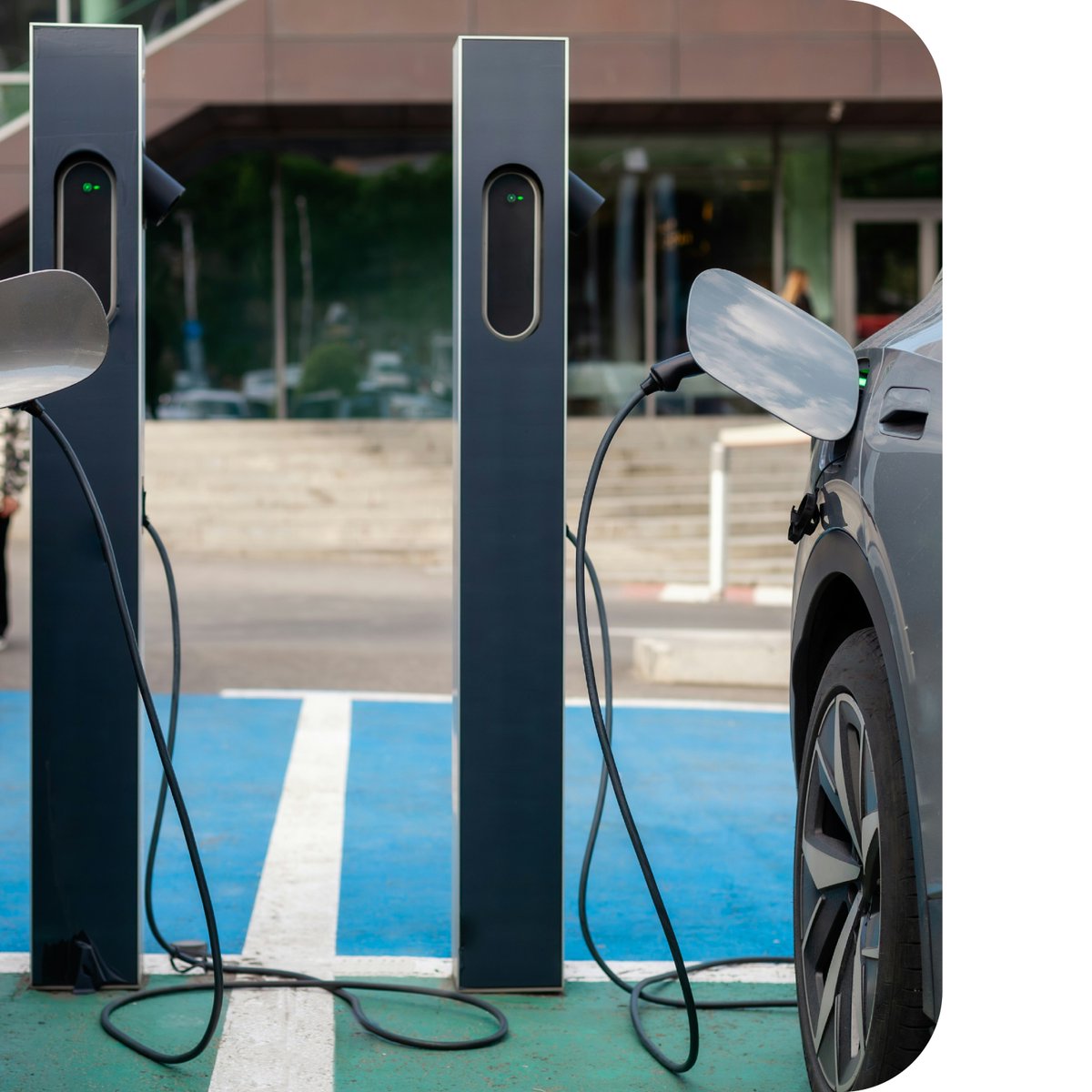 Colliers's tweet image. We took focused action in Belgium - electrifying 50% of our fleet in just two years by targeting our biggest emissions source. A big step toward our net-zero goals. Learn more:  ow.ly/GlsN50Wgosv
#ColliersImpact #Sustainability #NetZero #FleetElectrification