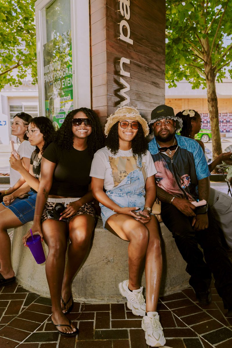 midtownHOU's tweet photo. Pop Up on the Plaza is back at Midtown Park. 
Resident DJ AM + guest DJs MaiyaThePapaya and SPLXXSSH bring the heat.
Enjoy Korean street eats from Seoulside Wings and shop local vendors.
902 McGowen | Free | 18+
#MidtownHouston #PopUpOnThePlaza https://t.co/p8u5xsuv1g