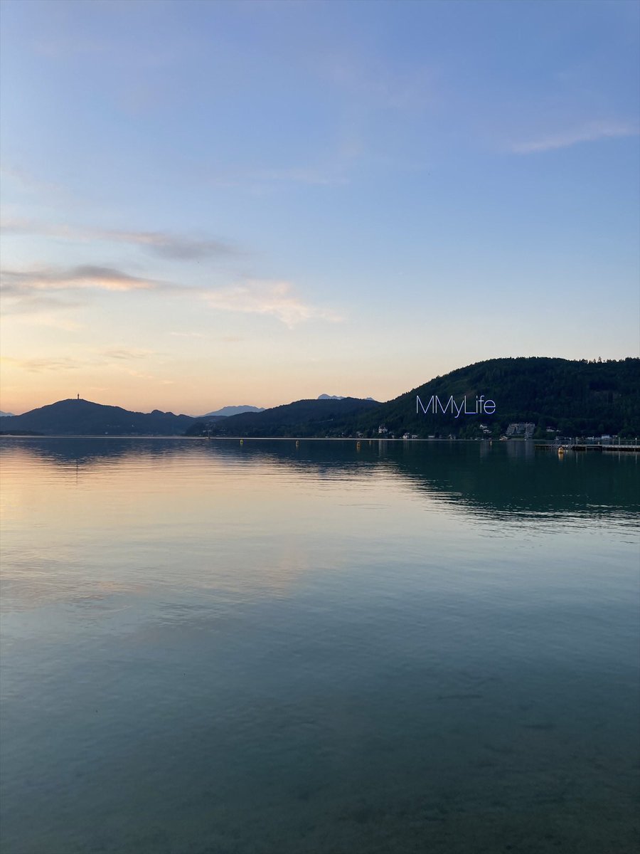 ManuelaMravlak's tweet photo. You are my dream come true…💙
#NaturePhotography #Austria 🇦🇹
#NatureBeauty #LakeWörthersee 🌊
@StormHour @ThePhotoHour 🌄
#ThursdayFeeling #ThursdayBlue 🩵🧡 https://t.co/oYqtOy5SLl