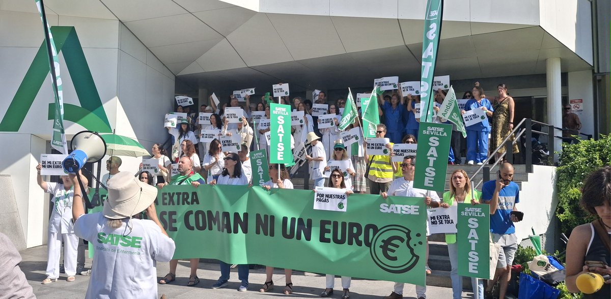 SATSE_Andalucia's tweet photo. 📣 Exigimos la vuelta de la paga extra completa .
1️⃣5️⃣ años sufriendo un recorte injustificado.
💸 Nos han quitado ya 700€ de media cada año.
🤬 ¡Hasta aquí hemos llegado!
#ComePagas 
🔗https://t.co/41pe1187PP https://t.co/g1JvGcRNvk