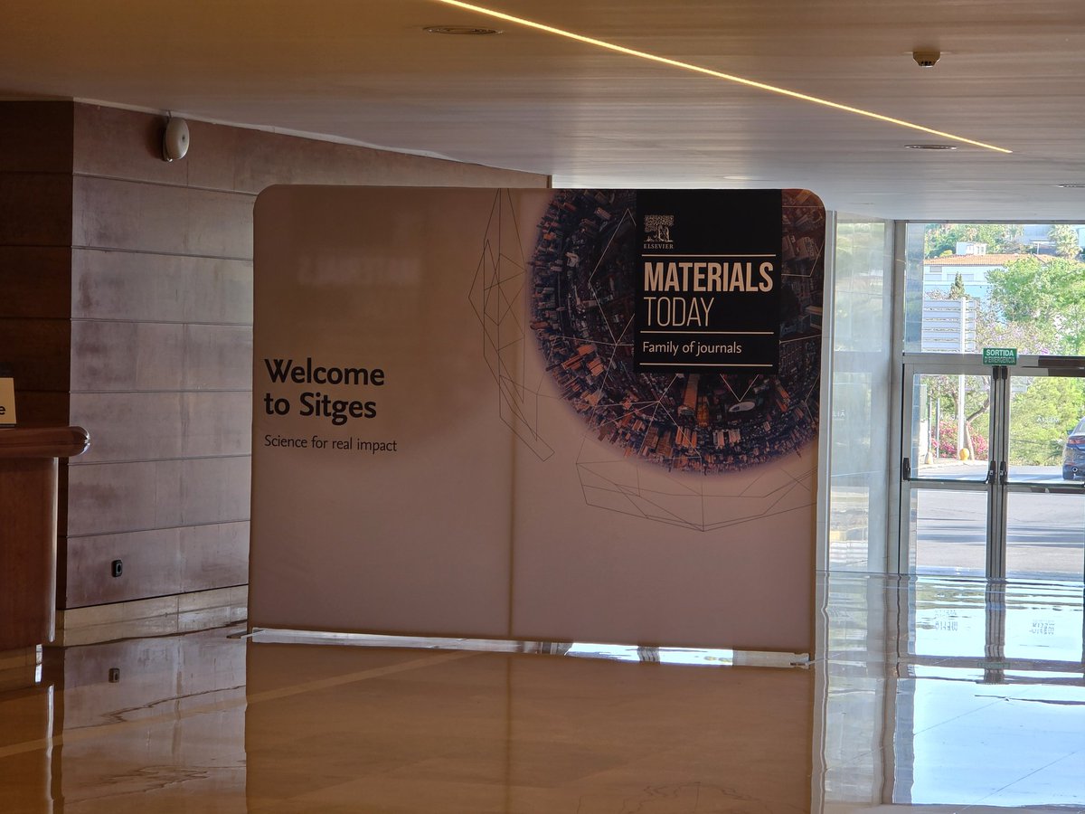 Shin_NBELab's tweet photo. Last day of Materials Today 2025 in Sitges, Spain. I will miss beautiful place. Hope to come again for other conference. Thanks to João, good to see Pavel and Riccardo. #MaterialsToday2025 https://t.co/oOt1P5gOH0