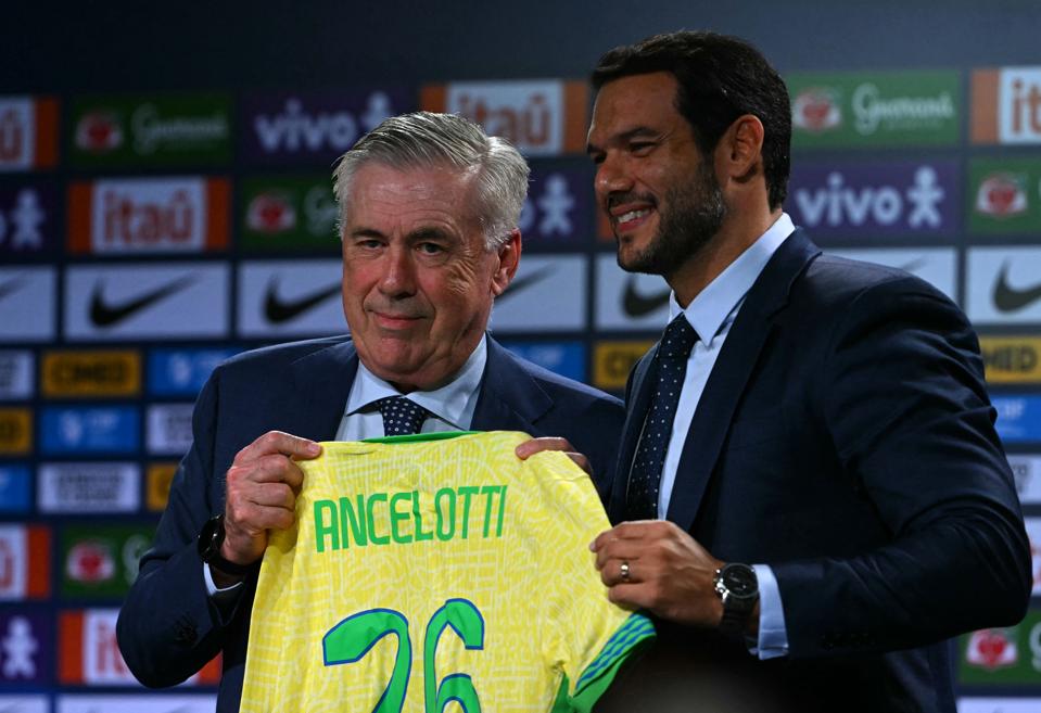 deepakpjose's tweet photo. Brazil: Players Yes, Coaches No
From Pelé to Neymar, icons abound — but no Brazilian coach has ever won the UCL.
Now, for the first time, Seleção turns to a foreign coach: Ancelotti.
Can he restore their glory?
🔗 https://t.co/CuE2jxfQjJ

@SelecaoTalk #ancelotti @nikefootball https://t.co/VL30Ii8YoD