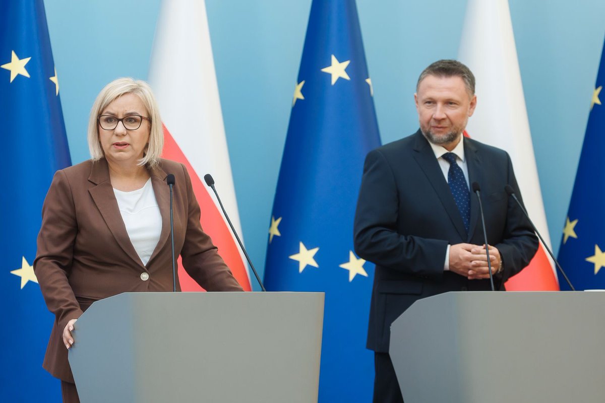 📰 KOMUNIKAT | Samorządy i instytucje publiczne na terenach dotkniętych wrześniową powodzią mogą ubiegać się o wsparcie na odbudowę infrastruktury wodno-kanalizacyjnej oraz termomodernizację budynków użyteczności publicznej. Rząd przeznaczy blisko 1,3 mld zł z Funduszy