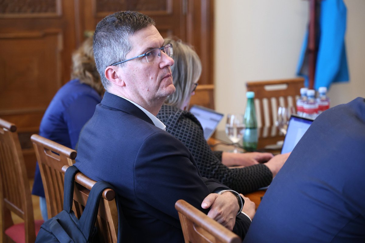 aseradens's tweet photo. Paldies @veselibasmin un @H_AbuMeri  par nozīmīgo veselības nozares procesu efektivizācijas diskusiju un sniegto redzējumu administratīvo izdevumu optimizācijai. Ļoti vērtīgi arī sadarbības partneru priekšlikumi nozares jautājumu pilnveidošanai.

#Budžets2026 https://t.co/3HIbjOuohE