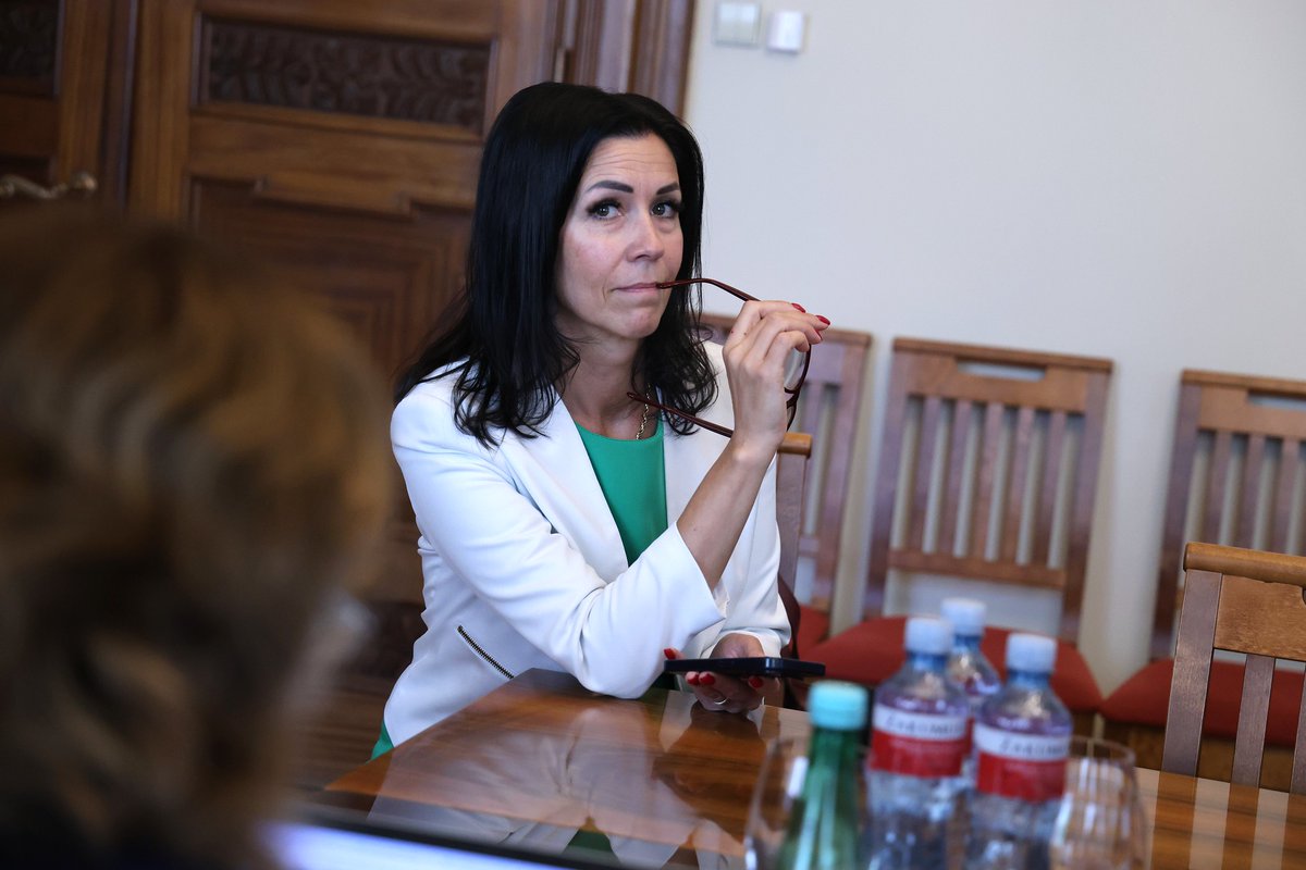 aseradens's tweet photo. Paldies @veselibasmin un @H_AbuMeri  par nozīmīgo veselības nozares procesu efektivizācijas diskusiju un sniegto redzējumu administratīvo izdevumu optimizācijai. Ļoti vērtīgi arī sadarbības partneru priekšlikumi nozares jautājumu pilnveidošanai.

#Budžets2026 https://t.co/3HIbjOuohE