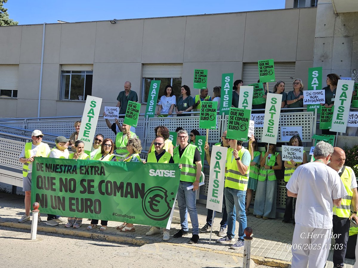 SATSE_Andalucia's tweet photo. 📣 Exigimos la vuelta de la paga extra completa .
1️⃣5️⃣ años sufriendo un recorte injustificado.
💸 Nos han quitado ya 700€ de media cada año.
🤬 ¡Hasta aquí hemos llegado!
#ComePagas 
🔗https://t.co/41pe1187PP https://t.co/g1JvGcRNvk