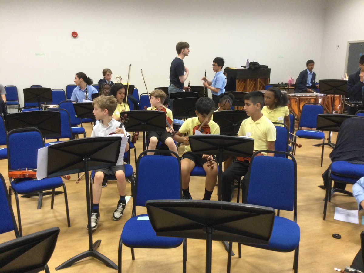 Year 5 children attended a fantastic ‘Orchestra Day’ hosted by The Manchester Grammar School Music Department, where they joined MGS students, local primary schools, and professional musicians for a day of inspiring music-making —forming one large, collaborative orchestra!