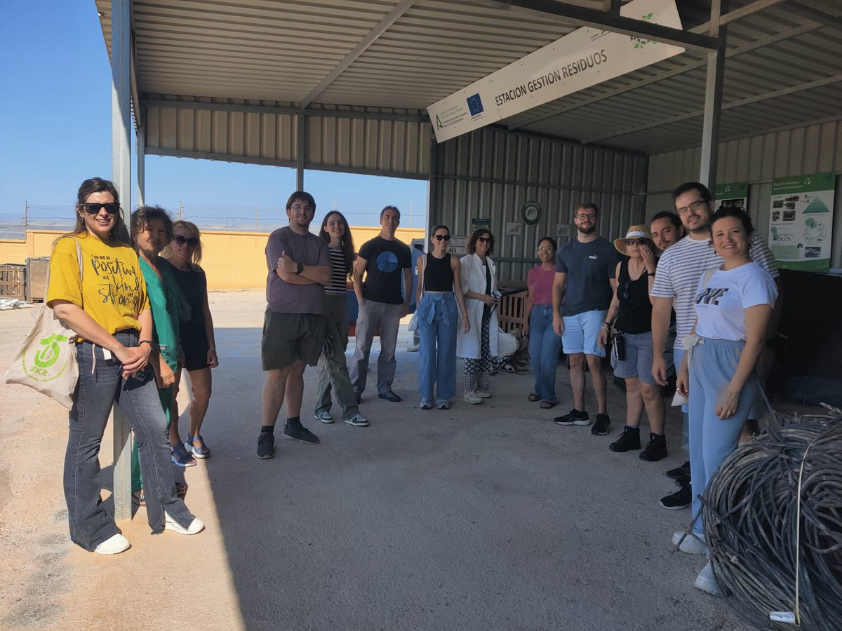 El equipo de #Recicland del #IFAPA celebra el Día del #MedioAmbiente con una recogida de residuos #plásticos♻️

Este proyecto impulsa el desarrollo de actividades demostrativas sobre técnicas para la gestión de residuos plásticos y restos vegetales🌱

🌐lajunta.es/5qhsj