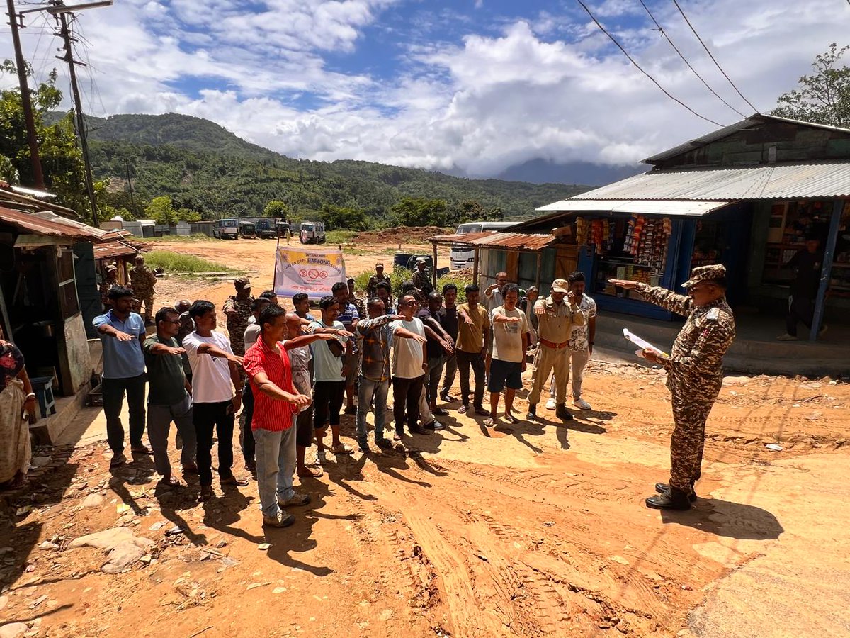 48bnCrpf's tweet photo. #worlddrugsday
#drugsfreeindia
On world drugs day personnel of 48 bn takes pledge and run awareness campaign in Various civil areas of Assam and Manipur. https://t.co/i5LISQFbHw