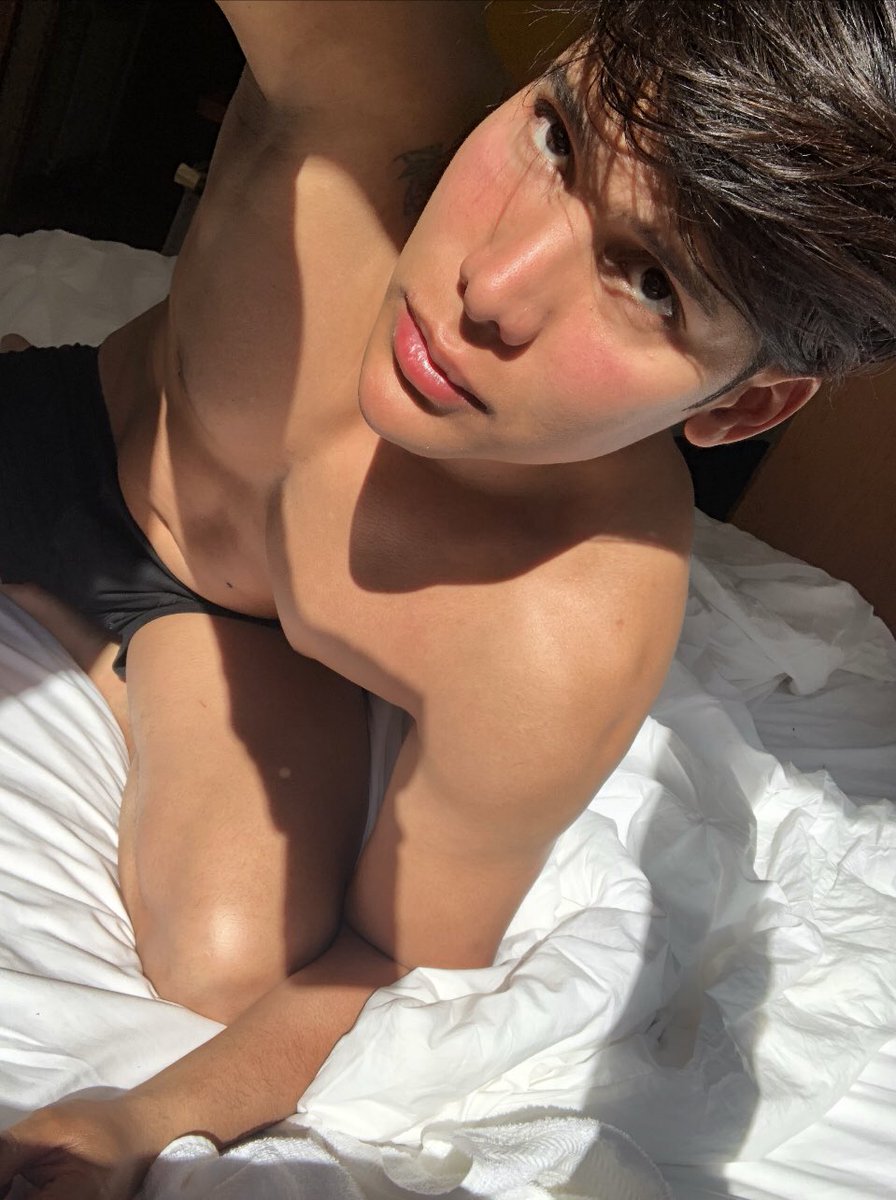 I'm horny right now in my bed I watch pornography, do you want my penis in your throat? until I get my creamy milk

subscribe to my onlyfans it's on sale now

onlyfans.com/1799401350/fer…