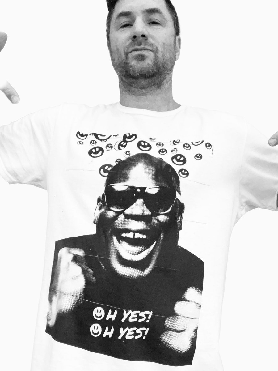 Oh yes oh yes! Playing with a tonne of old school legends this weekend so I had to make a fun t-shirt to celebrate! It’s also now up in the shop! But for something different I’m only selling 50! Get in quick if you want one! XxX

kid-kenobi-art.myshopify.com/products/oh-yes