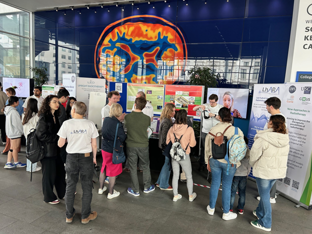 QMULSPCS's tweet image. 🎯 Prof Peter Hobson, from the School of Physical and Chemical Sciences showcased cutting-edge #cancerresearch at the Great #Exhibition Road Festival, highlighting the bold vision for next-gen #radiotherapy. Read more: ow.ly/LPu550WfWbA
@QMULSciEng