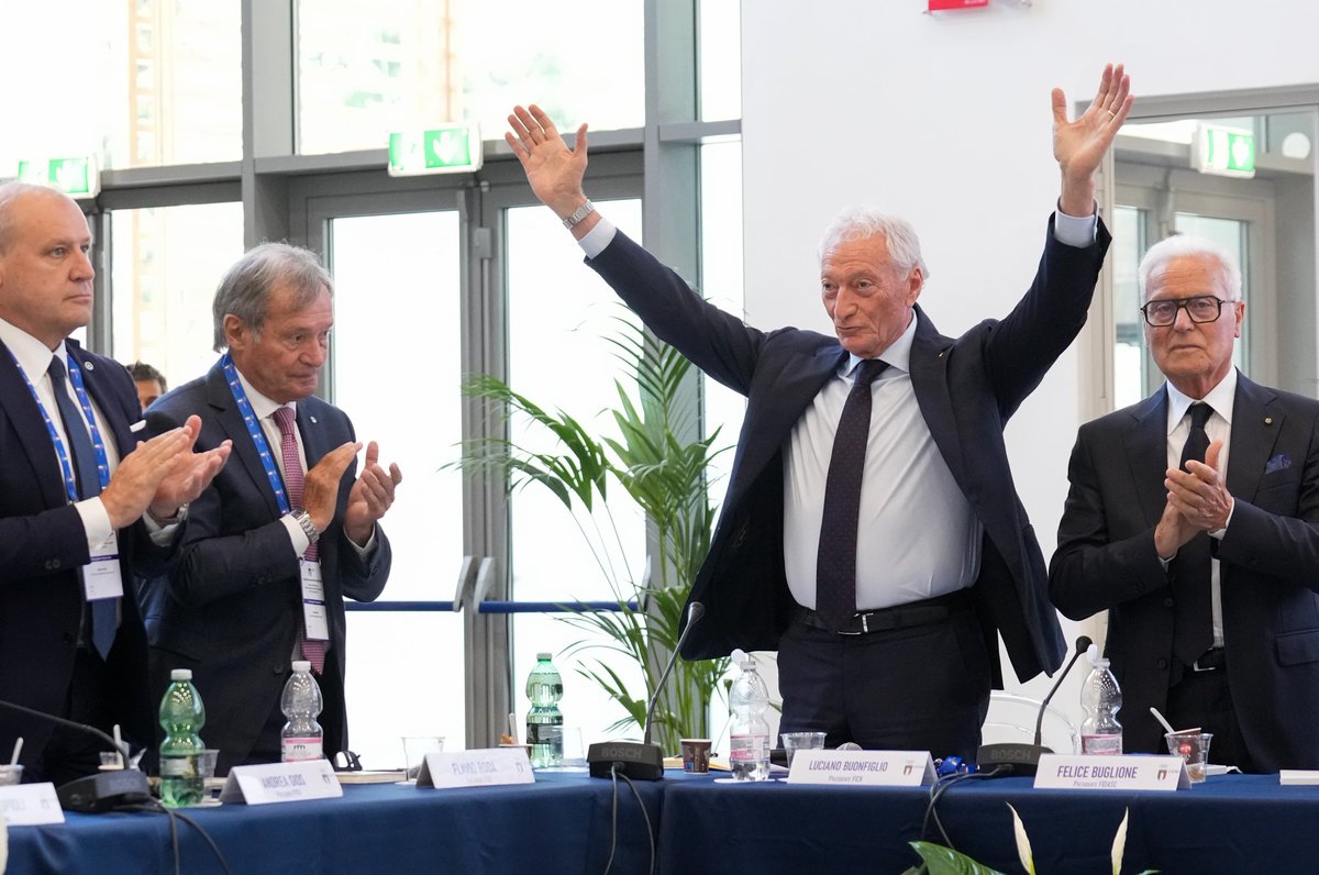 Coninews's tweet photo. Consiglio Nazionale Elettivo 2025/2028
Luciano Buonfiglio è stato scelto dal 309° Consiglio Nazionale Elettivo quale nuovo Presidente del CONI

La diretta scritta 👉 https://t.co/5qWm80gcD9

#CONI #ConsiglioNazionale https://t.co/j5zqYibr4z
