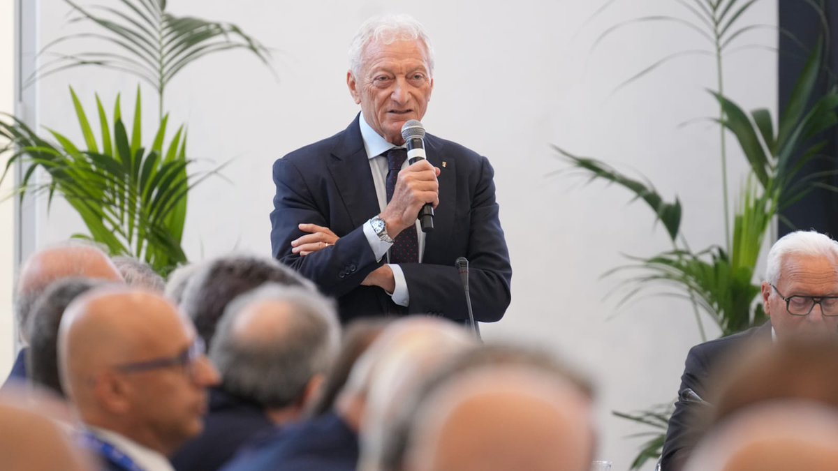 Consiglio Nazionale Elettivo 2025/2028
Luciano Buonfiglio è stato scelto dal 309° Consiglio Nazionale Elettivo quale nuovo Presidente del CONI

La diretta scritta 👉 bit.ly/4equQg6

#CONI #ConsiglioNazionale